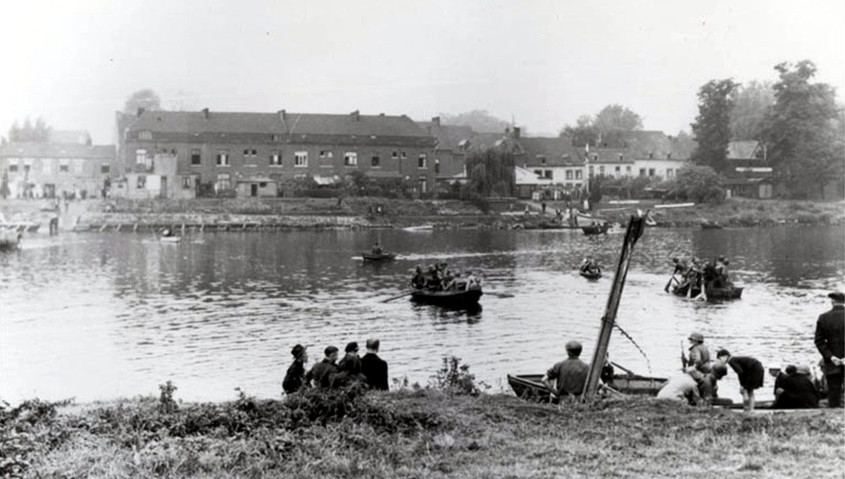30th Infantry Division Crossing Meuse River 9.14.44