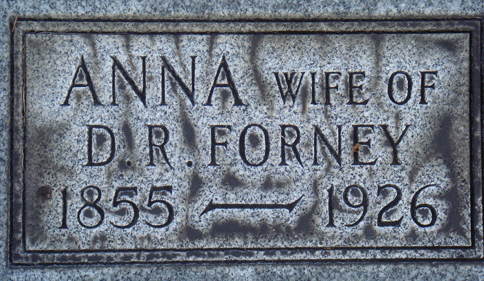 Anna Compton Winspear Forney's headstone in East Avenue Cemetery, New Philadelphia. (Source: findagrave.com)