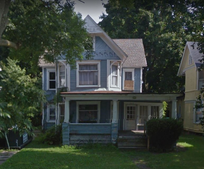 The Hartman House as it appeared in 2014 with many of its decorative elements still intact. (Source: google.com)