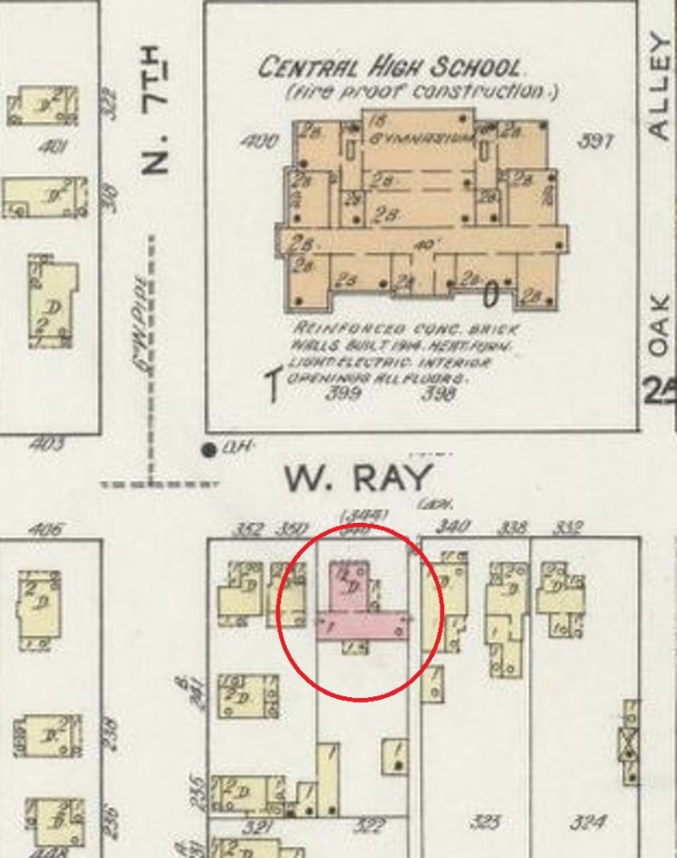 The Dick House on West Ray Street, New Philadelphia, and the new high school across the street, as depicted on the 1914 Sanborne Fire Insurance Map. (Source: loc.gov)