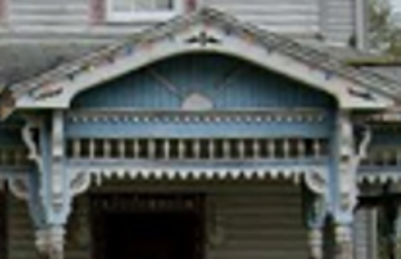 The highly decorative porch details popular with Queen Anne style homes found on the Eberhardt House, 2019. (Source: google.com)