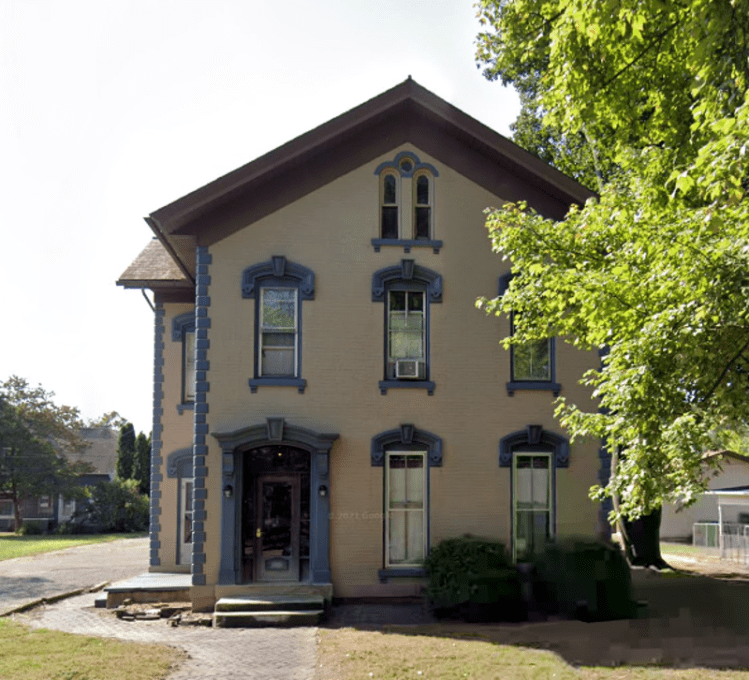 The façade of the Stow House as it appeared in 2019. (Source: google.com)