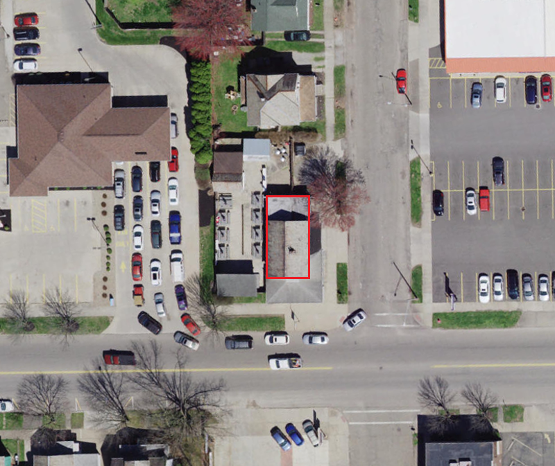 The Rinehart House on West High Street, with the original house section outlined in red, 2020. (Source: auditor.co.tuscarawas.oh.us)