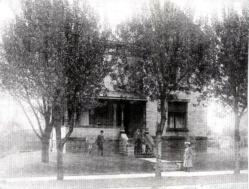 The Rhoads/Robinson House as it looked around 1907. Note that it does not have the turret feature yet. (Source: ancestry.com)