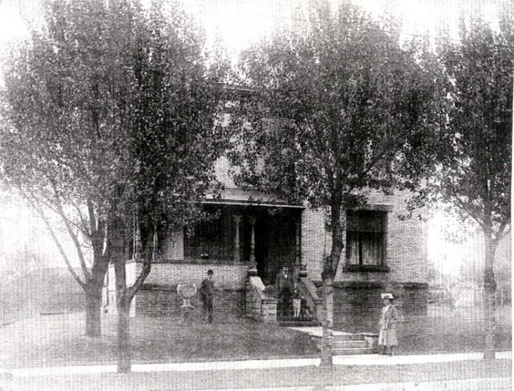 The Rhoads/Robinson House as it looked around 1907. Note that it does not have the turret feature yet. (Source: ancestry.com)