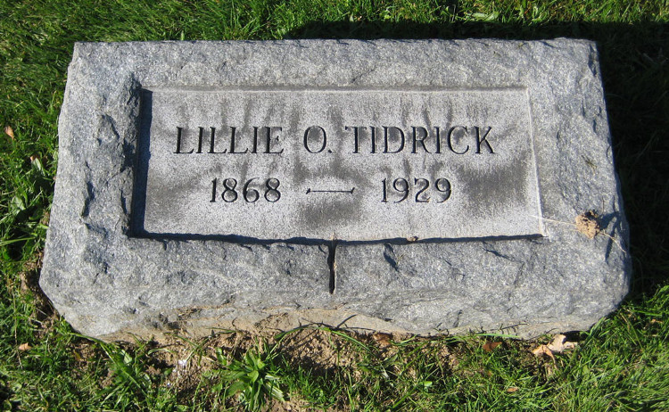 Lillie Tedrick's headstone in East Avenue Cemetery, New Philadelphia, 2011. (Source: findagrave.com)
