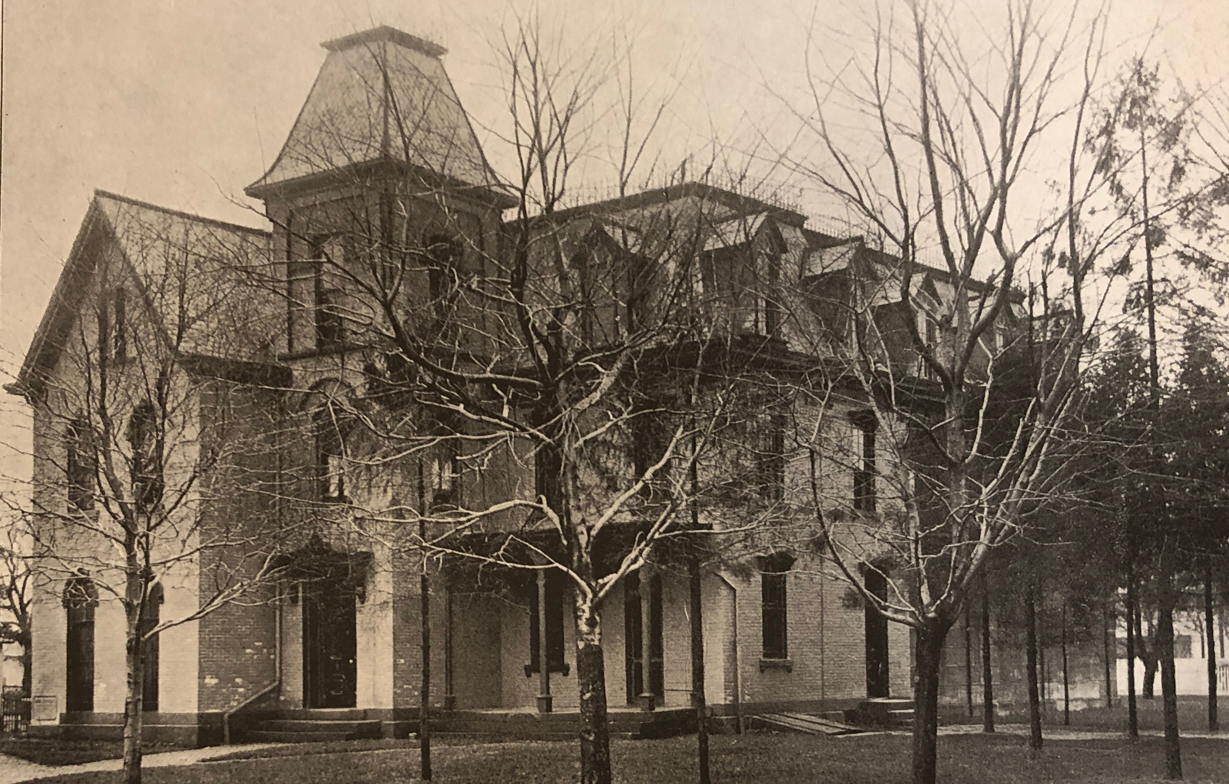 The Tuscarawas County Jail and Sheriff's residence as depicted in the 1908 Combined Atlas of Tuscarawas County.