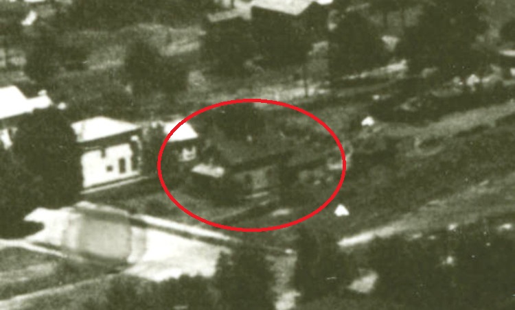 The Carey House visible on an aerial photo of New Philadelphia, Ohio taken in the 1930s. (Source: ohiomemory.org)