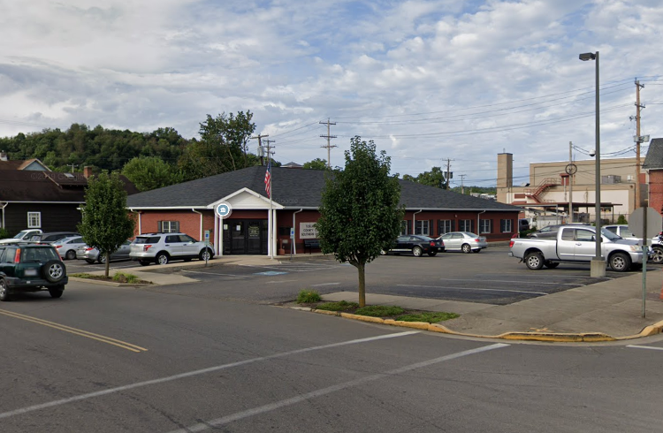 Current view of the location of Ira Roby's hardware store in Uhrichsville, Ohio, 2012. (Source: google.com)