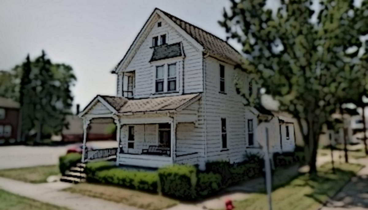 The Keuerlaber House on Walnut Street in Dover, Ohio, 2018. (Source: google.com)