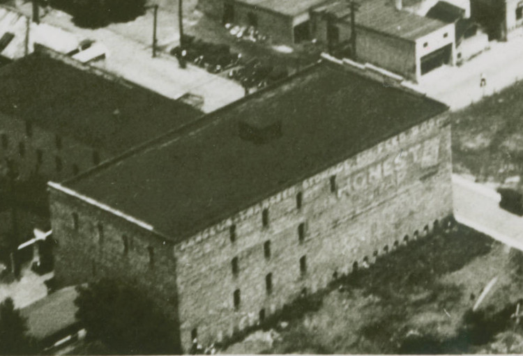 The Hensel Transfer and Storage Building seen in an aerial photograph of New Philadelphia, 1930s. (Source: ohiomemory.org)