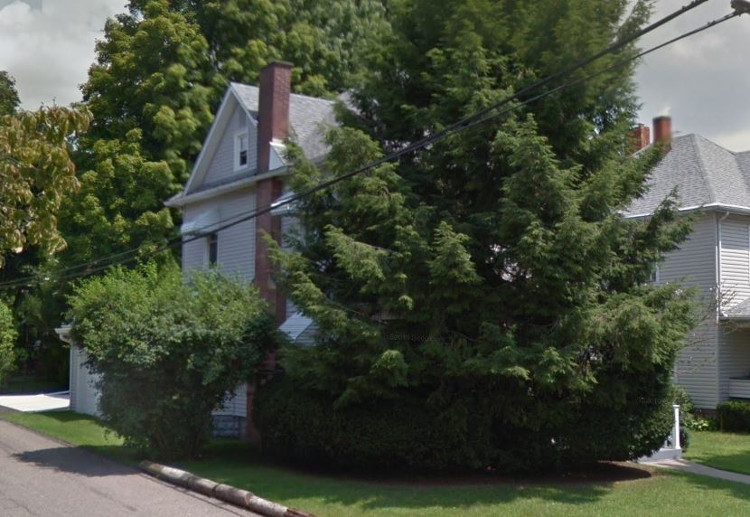 The Metzger House on North Avenue NE in New Philadelphia, 2014. (Source: google.com)