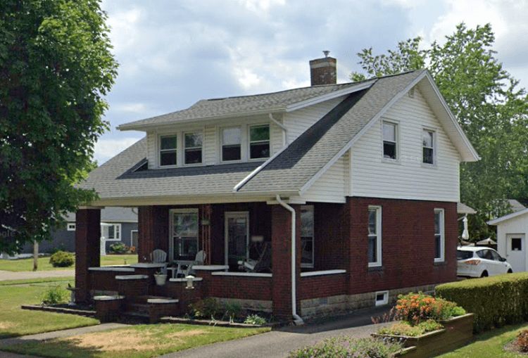 The Herron House on Kaderly Street in New Philadelphia, Ohio, 2022. (Source: earth.google.com)