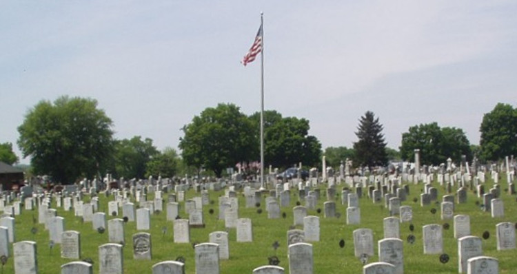 Soldiers' graves at Greenlawn Cemetery in Chillicothe, Ohio where Edward Augustus Lord was buried, 2005. (Source: findagrave.com)