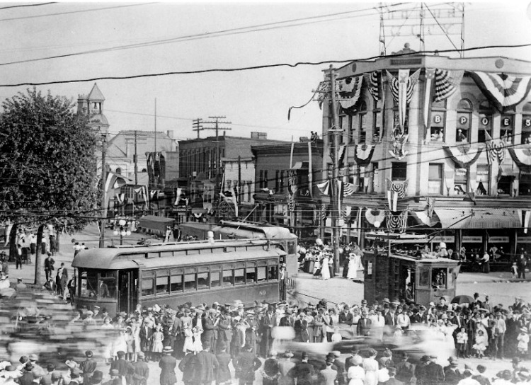 Photograph taken during the 1912 Home Week Celebration showing he new "Welcome to Our City" sign on the Alexander Building, September 1912. (Photo courtesy of the Tuscarawas County Historical Society's Carpenter Collection)