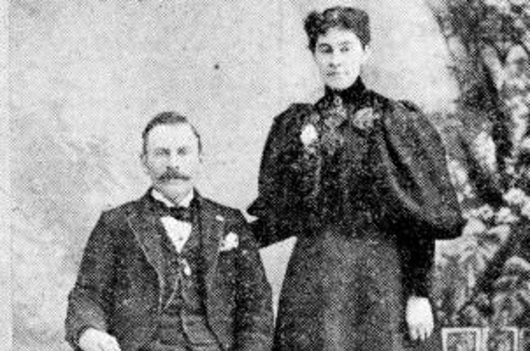 Photograph of Lewis and Alice Parsons that appeared in a New Philadelphia, Ohio newspaper February 1910. (Source: newspaperarchive.com)