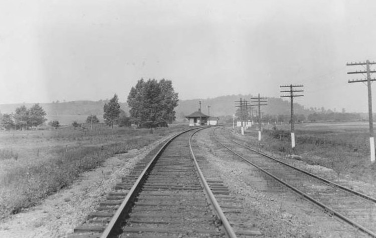 Early 20th century photograph of the Somerdale Depot and Wheeling and Lake Erie tracks, c. 1910. (Source: west2k.com)