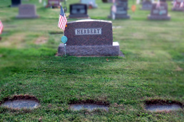 The Herbert family plot in Evergreen Cemetery, New Philadelphia, Ohio, 2015. (Source: findagrave.com)
