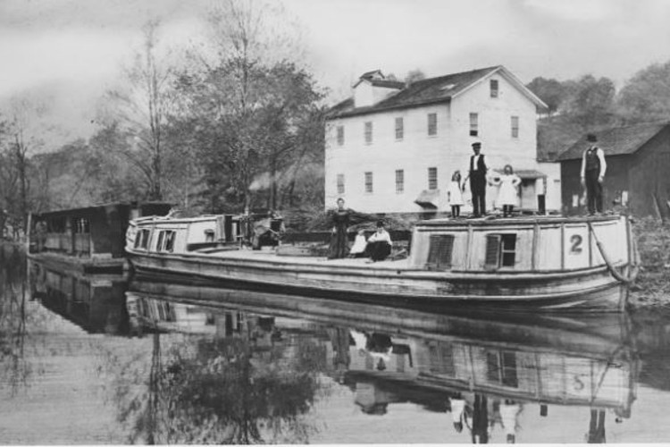 A canal boat on the Ohio & Erie Canal, c. 1880. (Source: nps.gov)