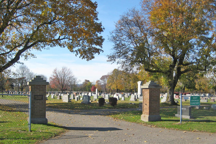 East Avenue Cemetery in New Philadelphia, Ohio where James Gray and Kitty Llewellyn are buried, 2011. (Source: findagrave.com)