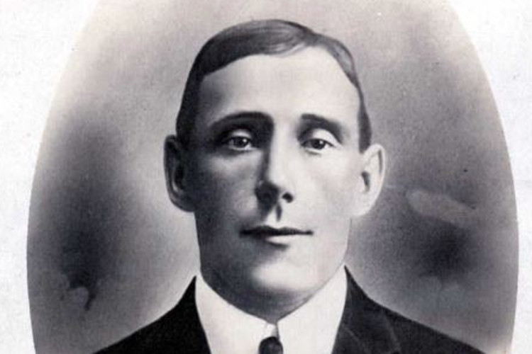 c. 1890 portrait photograph of Alva Mayer. (Source: ancestry.com)