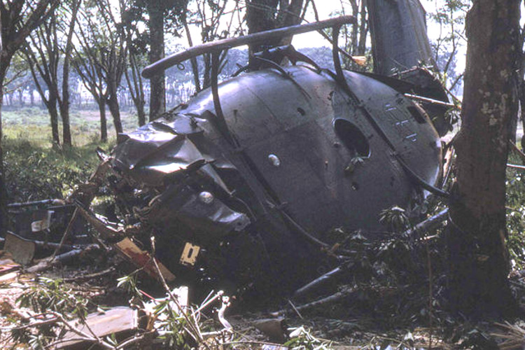 Photograph of the aftermath of the helicopter crash that killed SP6 James T. Conway, April 1970. (Source: 15thmedbnassociation.org)