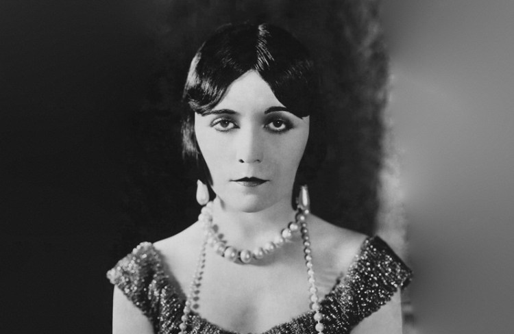 Silent film actress Pola Negri, c. 1925. (Source: zendalibros.com)