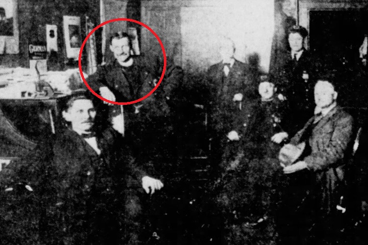 Chief Abraham Espich pictured with other New Philadelphia, Ohio officials, 1908. (Source: newspapers.com)