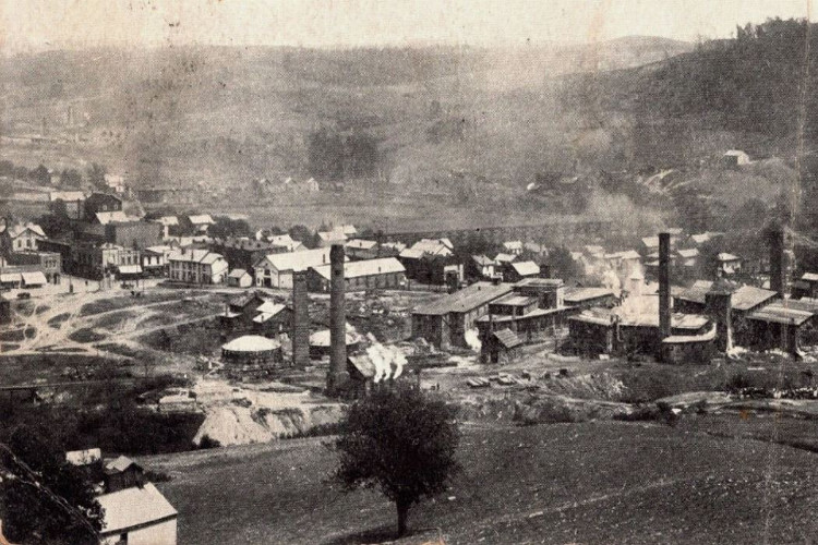 Early 20th century postcard image of Mineral City, Ohio. (Source: ebay.com)