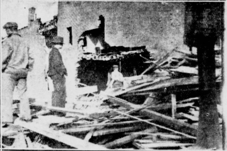 New Philadelphia, Ohio newspaper photograph of the aftermath of the Mineral City explosion, September 1933. (Source: newspapers.com)