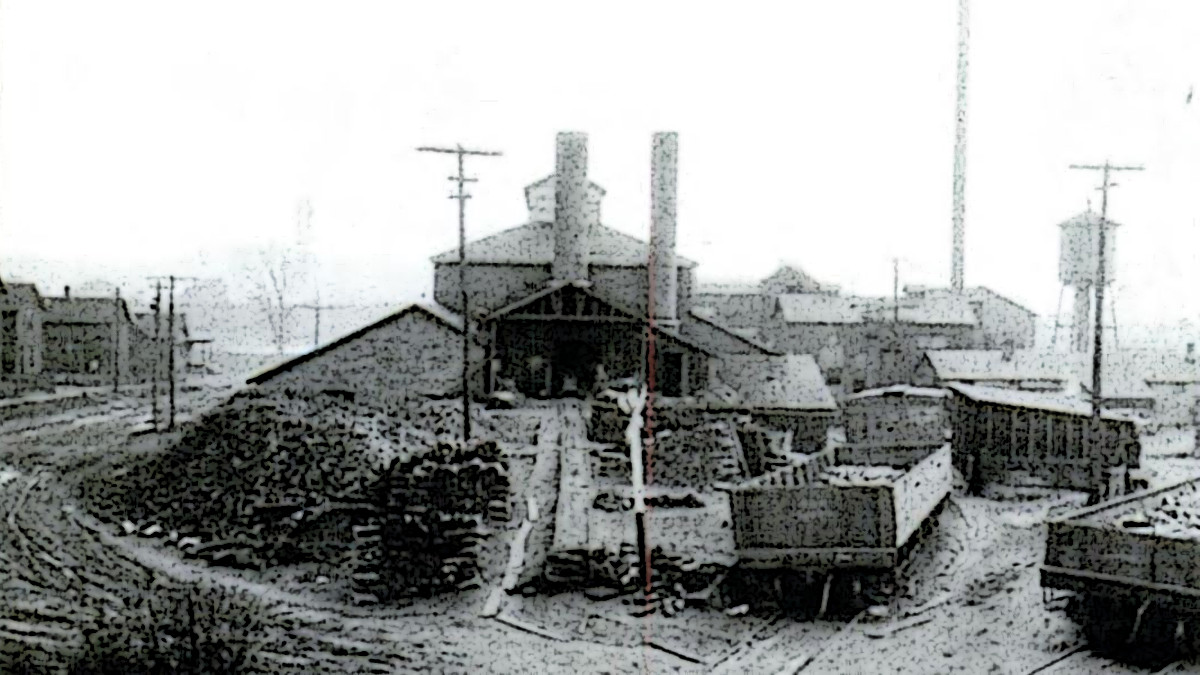 Early 20th century photograph of the Dover Manufacturing Company in Dover, Ohio. (Source: google books)